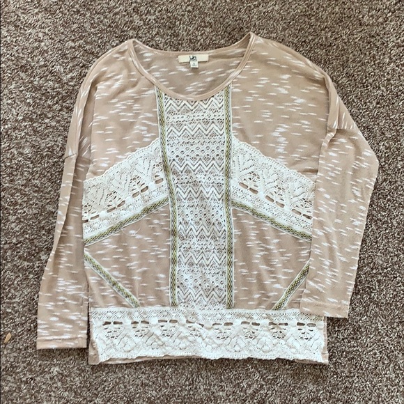 Casual top - Picture 1 of 1